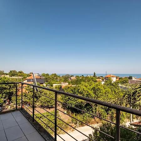 Luxury 2 Bedroom With Sea View 瓦爾納
