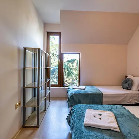 Luxury 2 Bedroom With Sea View דירה *