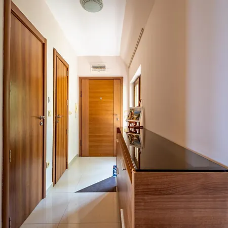 Luxury 2 Bedroom With Sea View דירה