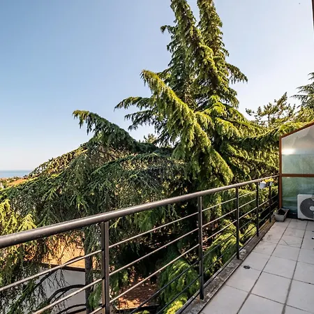 Luxury 2 Bedroom With Sea View דירה *